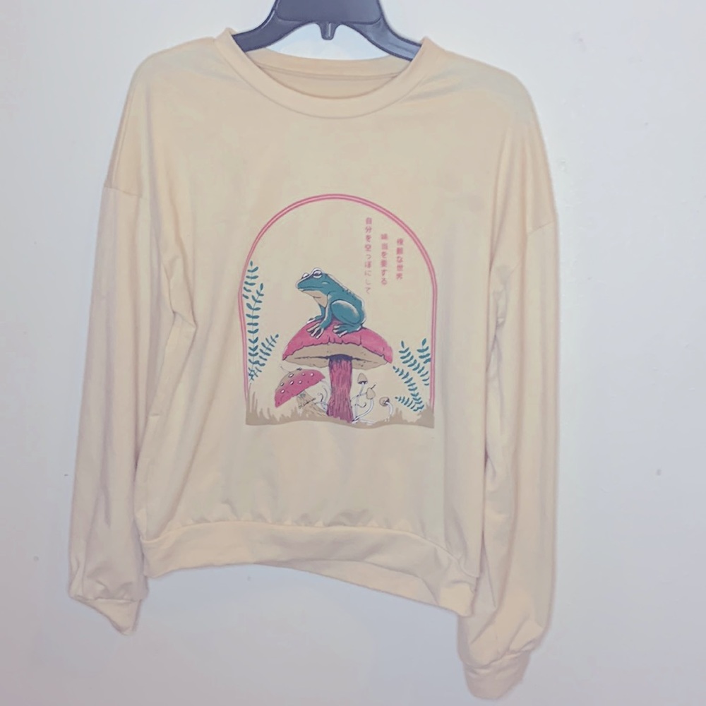 fancy mushroom/frog long sleeve tshirt ❤️🤩